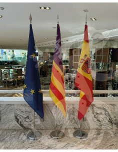 Alquiler mastil de interior cromado